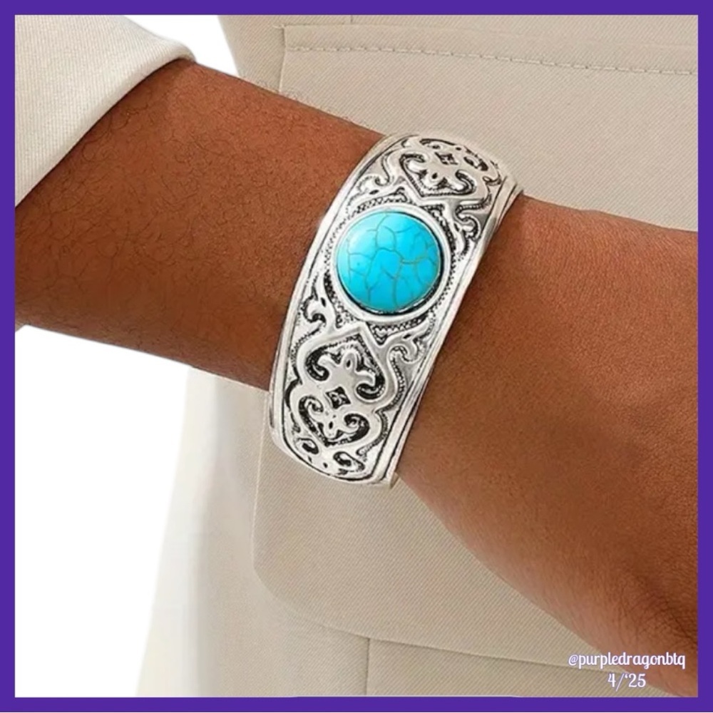 VINTAGE INSPIRED DISTRESSED PATTERNED TURQUOISE & SILVER CUFF BRACELET NEW